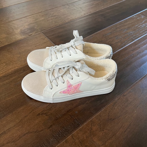 🔥Girls Pink Star Shoes size 4 - Picture 2 of 10